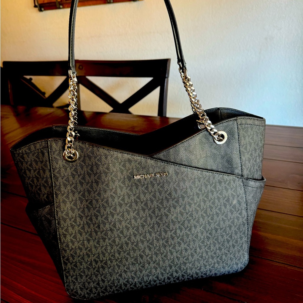 Michael kors tote purse and wallet set